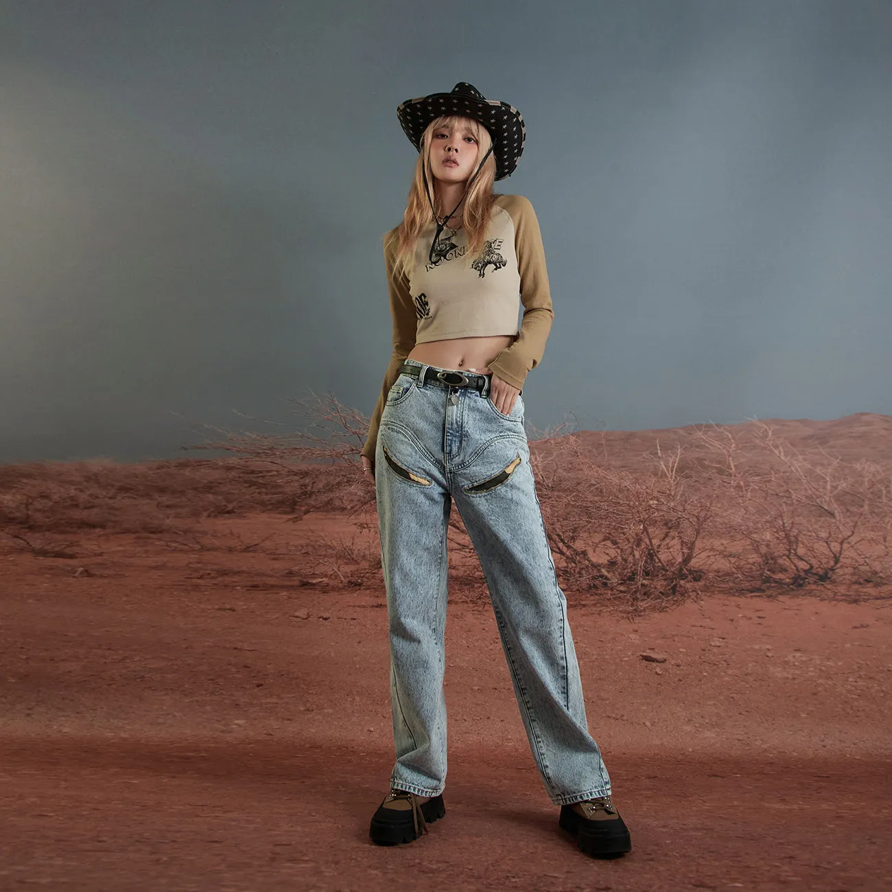 Front Cameo Detail Straight Jeans