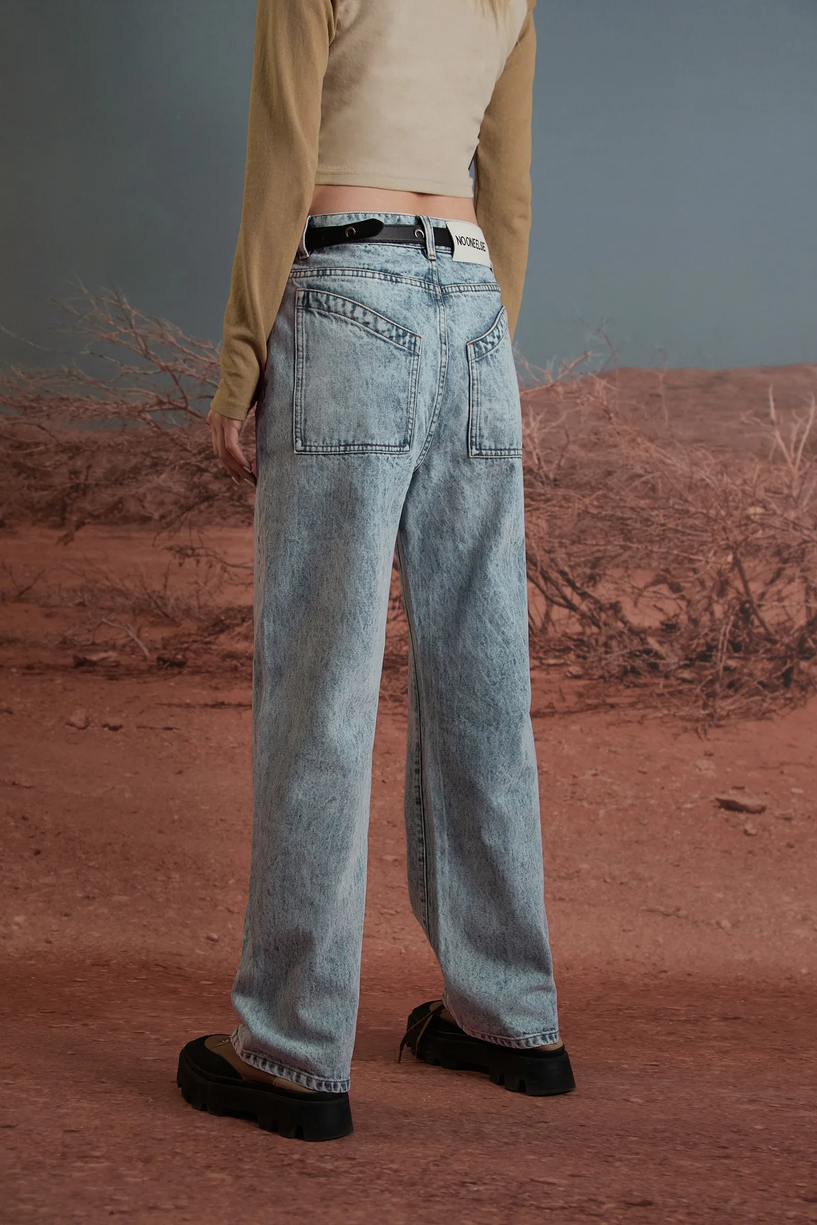 Front Cameo Detail Straight Jeans