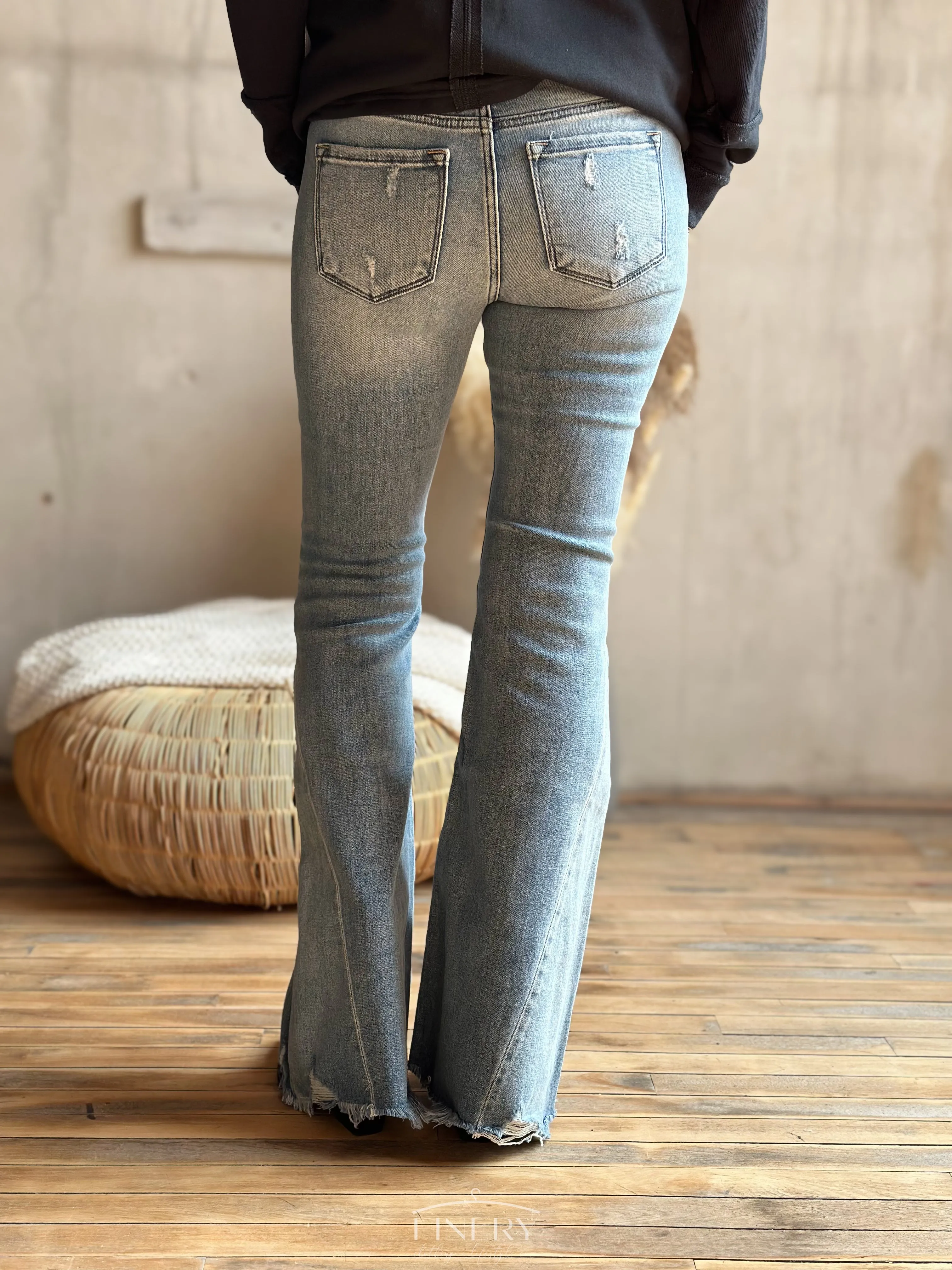 Rose MR Flare Jeans by Kancan