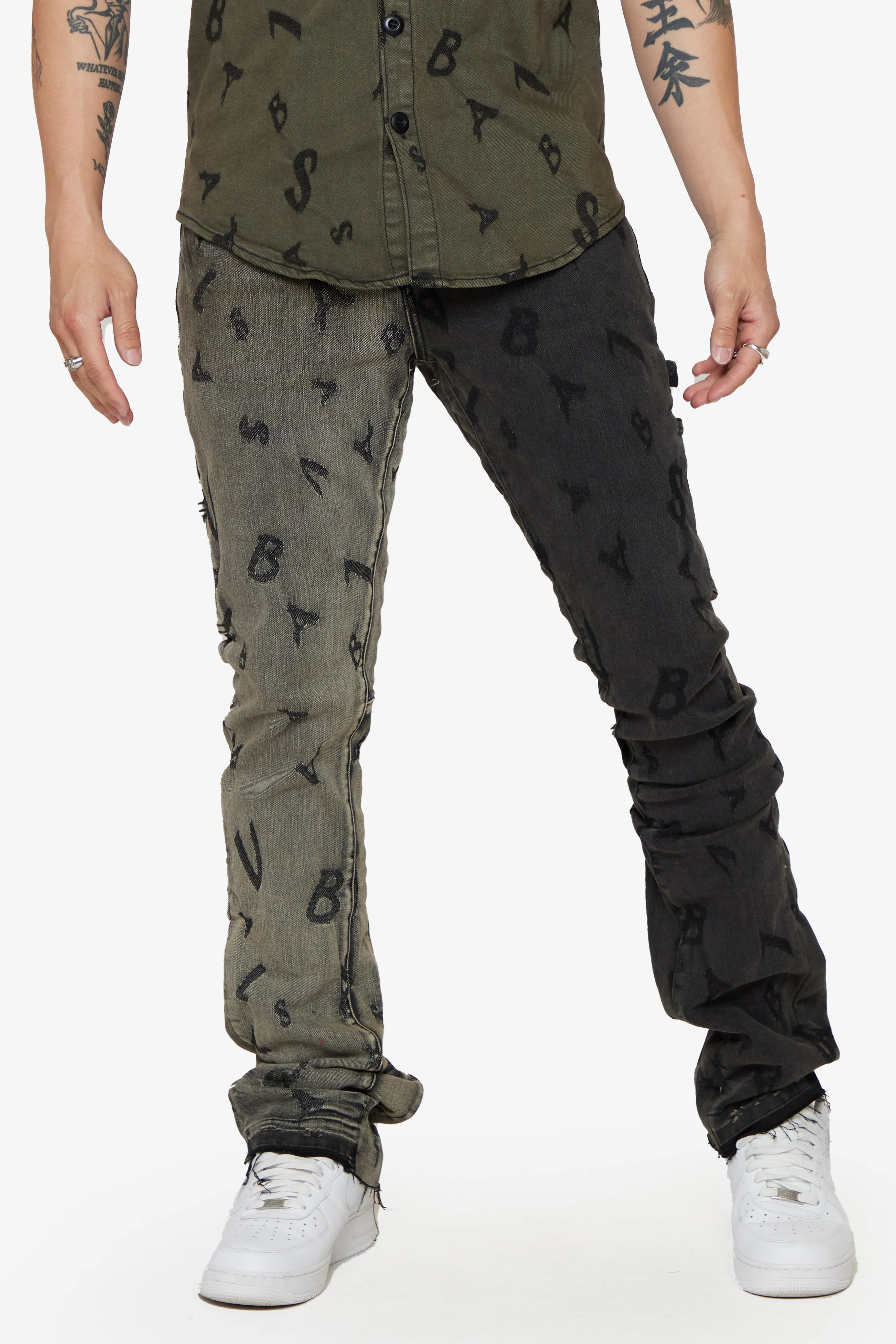 “V-SCRABBLE” LTGREY/MATTE BLACK STACKED FLARE JEAN