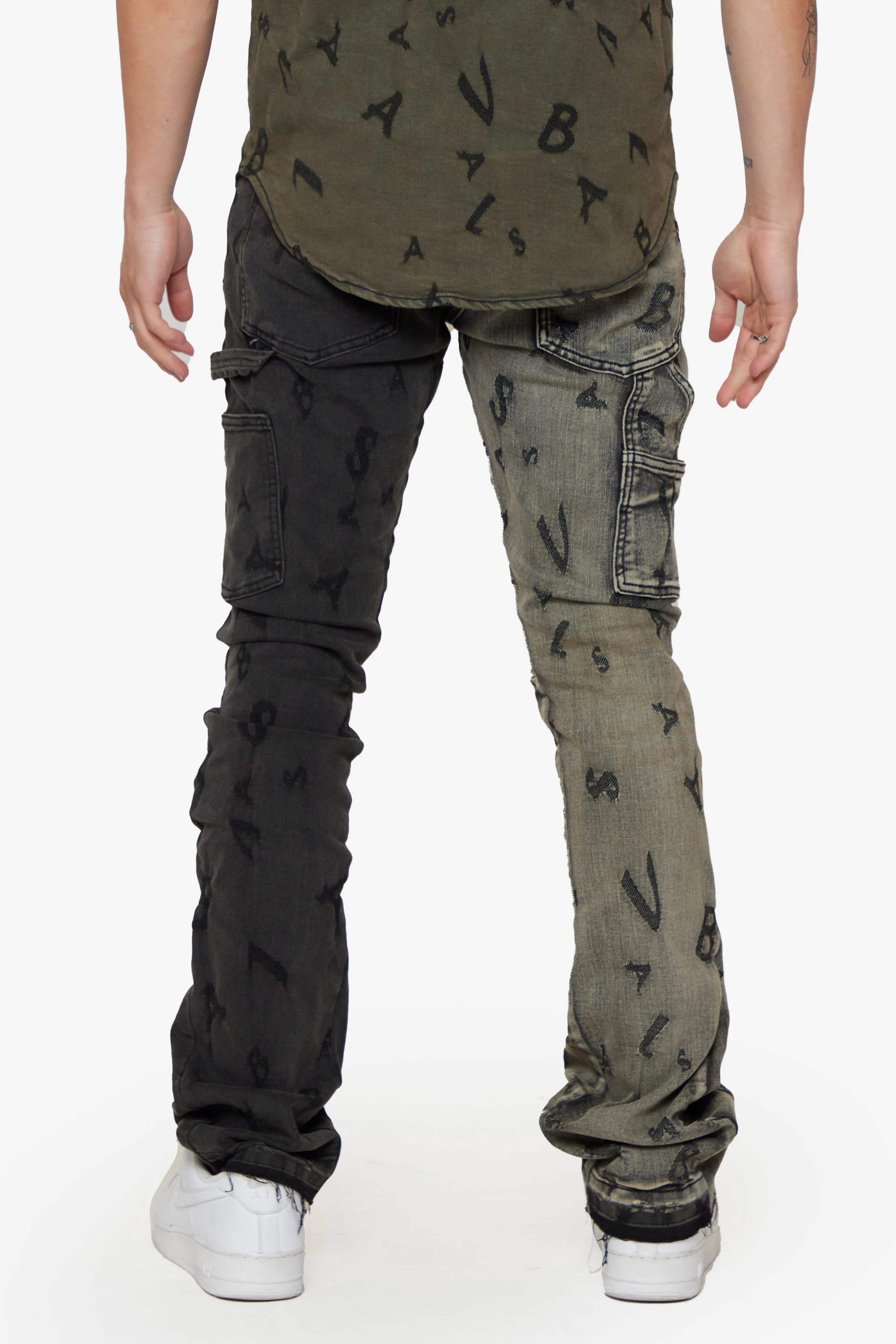“V-SCRABBLE” LTGREY/MATTE BLACK STACKED FLARE JEAN