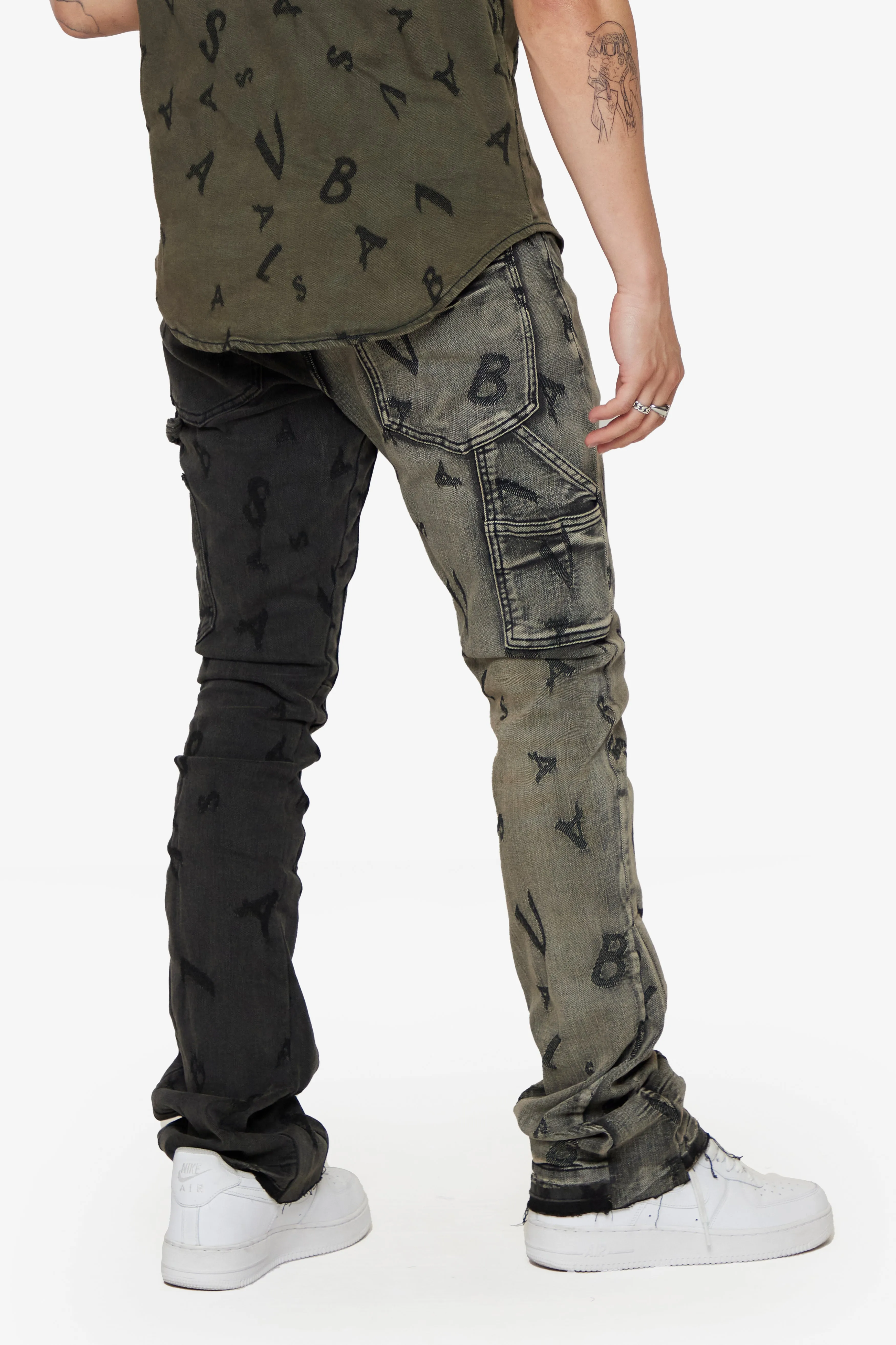 “V-SCRABBLE” LTGREY/MATTE BLACK STACKED FLARE JEAN